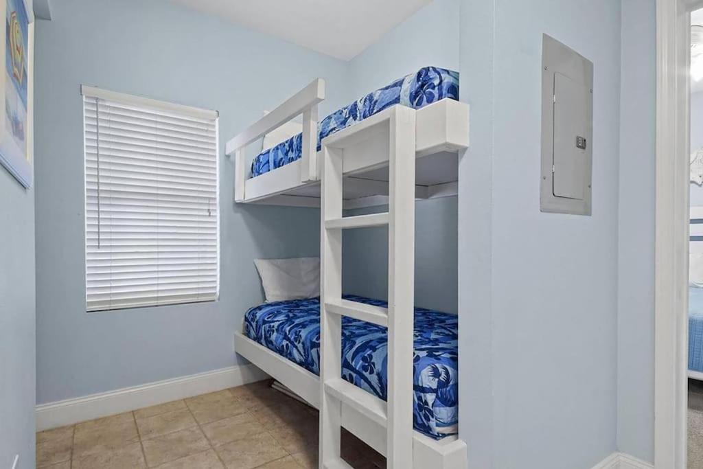 Apartment Laketown Wharf 1523 By Emerald Coast Retreats Panama City Beach