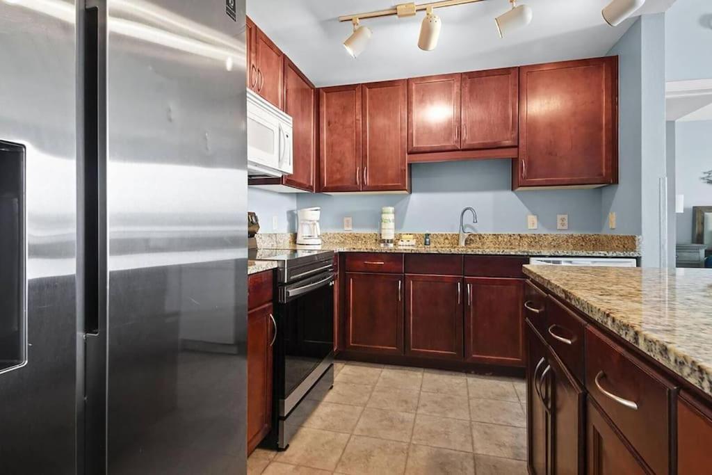 Apartment Laketown Wharf 1523 By Emerald Coast Retreats
