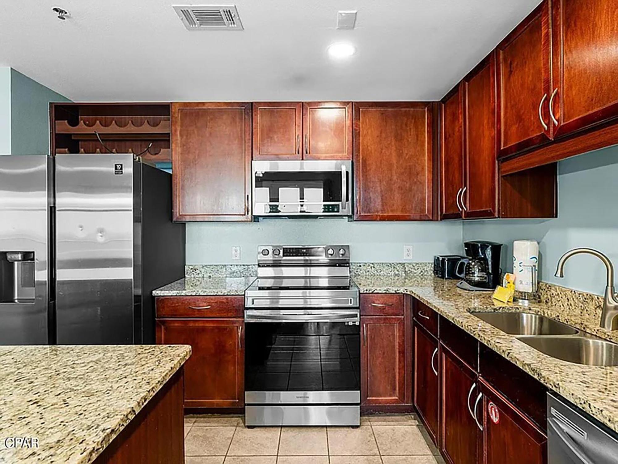Apartment Laketown Wharf 1523 By Emerald Coast Retreats Panama City Beach