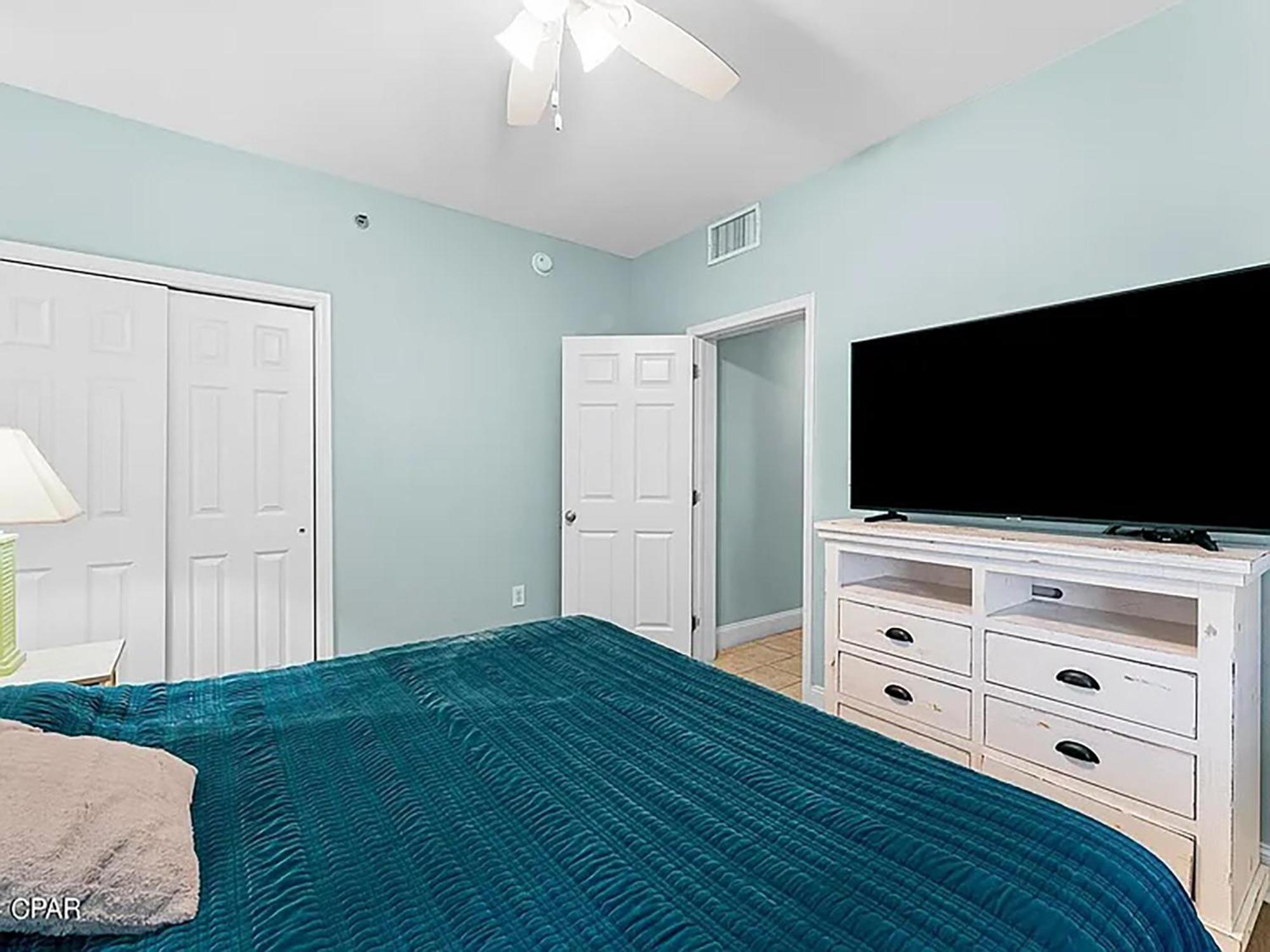Apartment Laketown Wharf 1523 By Emerald Coast Retreats *