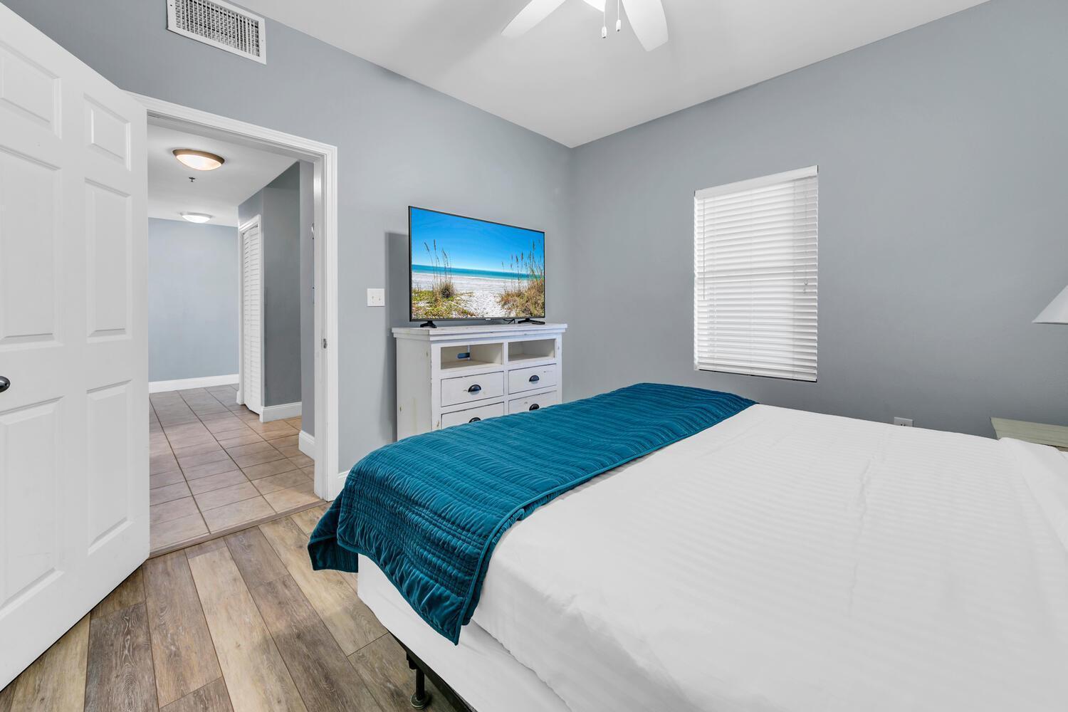 Apartment Laketown Wharf 1523 By Emerald Coast Retreats
